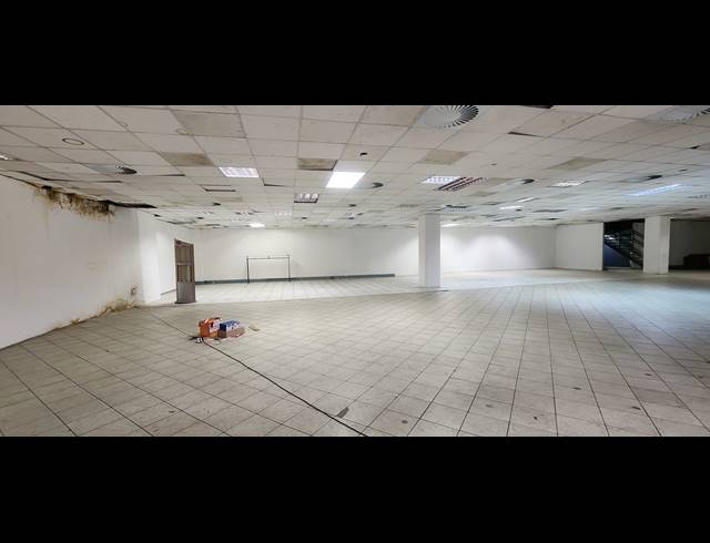 573M² RETAIL TO LET IN HALFWAY HOUSE